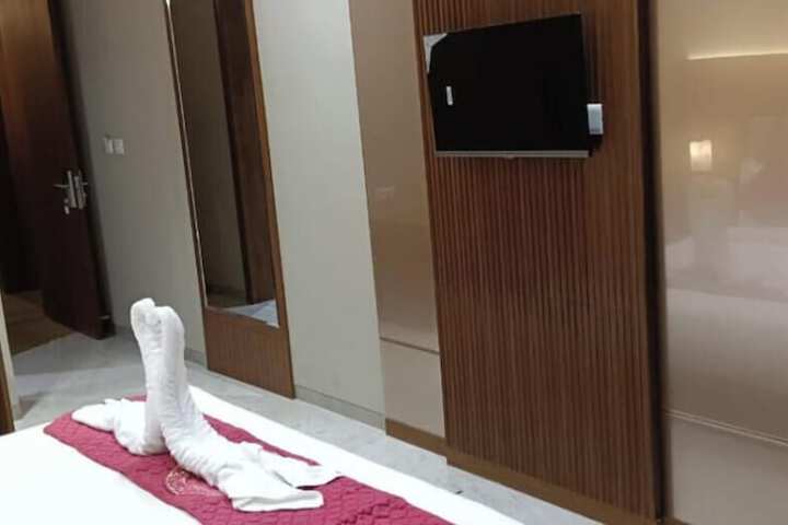 Room 12 of 21