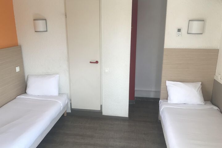 Room 10 of 64
