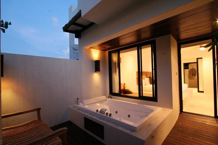 Hot Tub 41 of 142