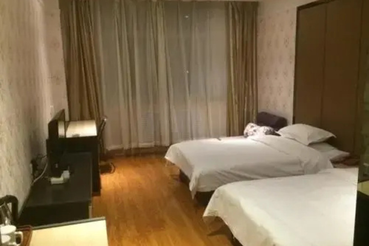 Room 7 of 8