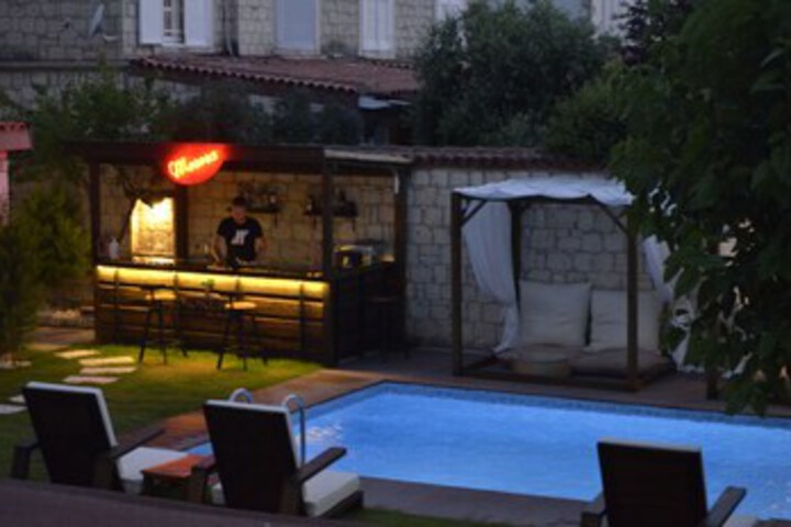 Pool 76 of 82