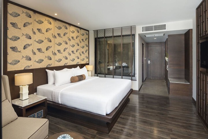 Room 10 of 37