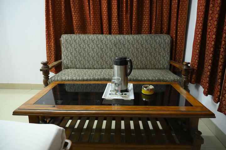 Room 4 of 106