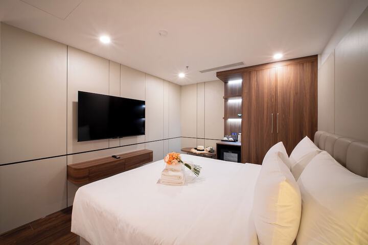 Room 5 of 50