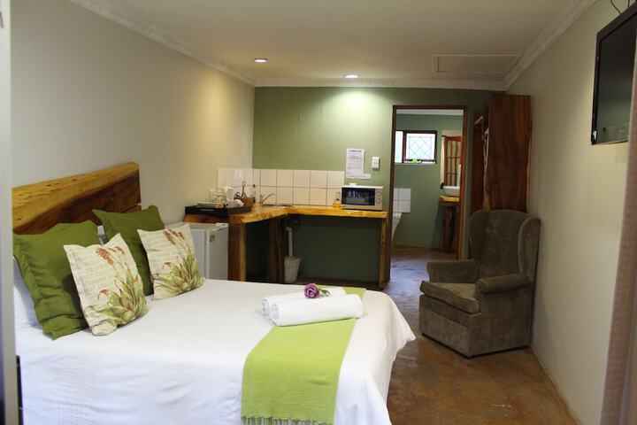 Room 11 of 28