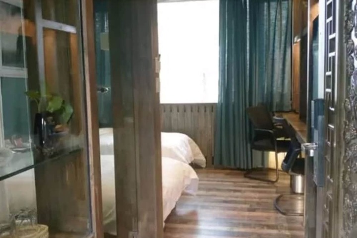 Room 18 of 65