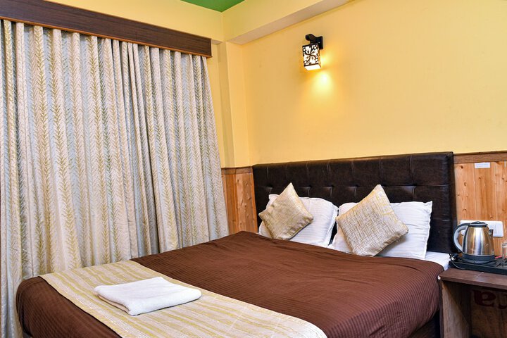 Room 32 of 65