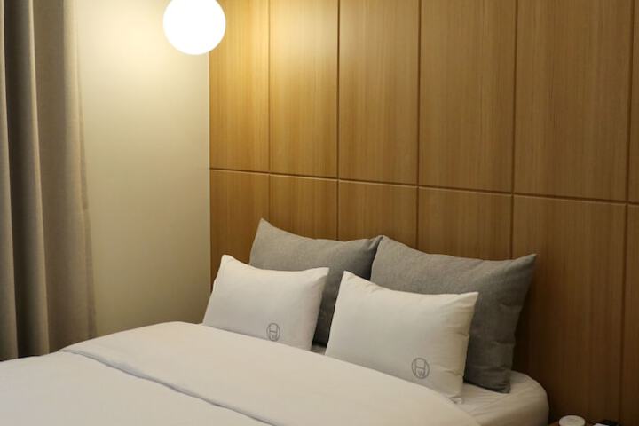 Room 9 of 32