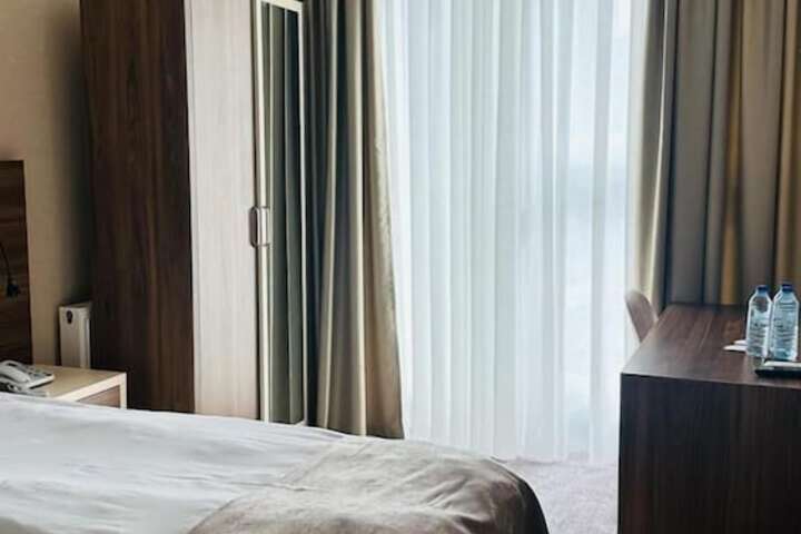 Room 15 of 36