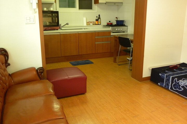 Room 10 of 16