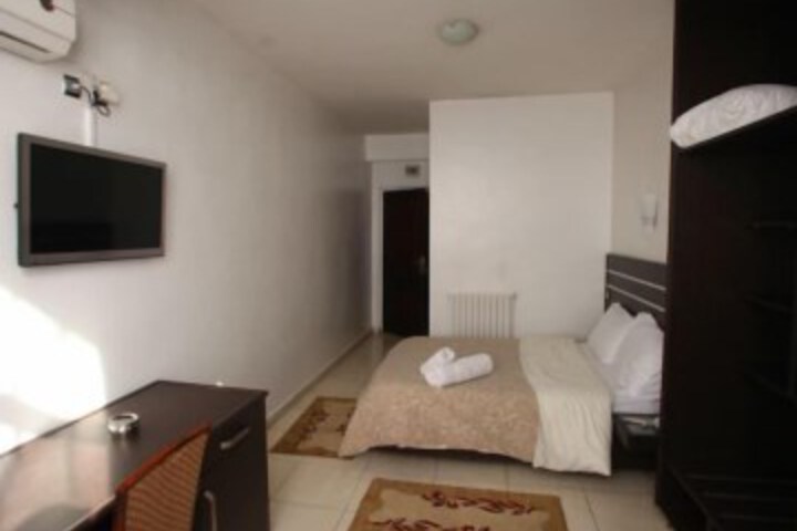 Room 6 of 41