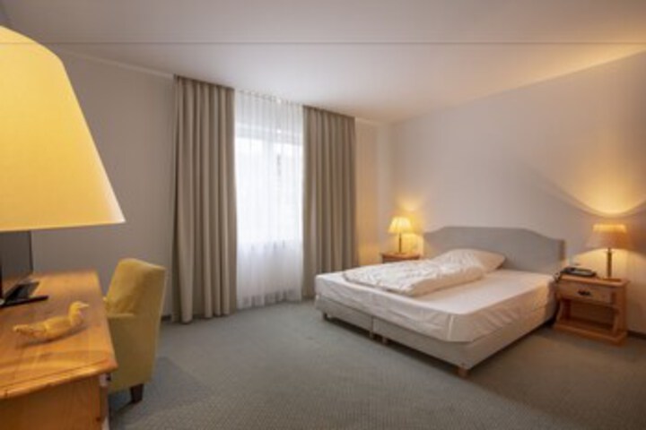 Room 8 of 10