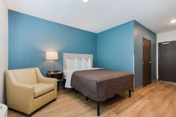 2 Queen Beds (12 of 23)