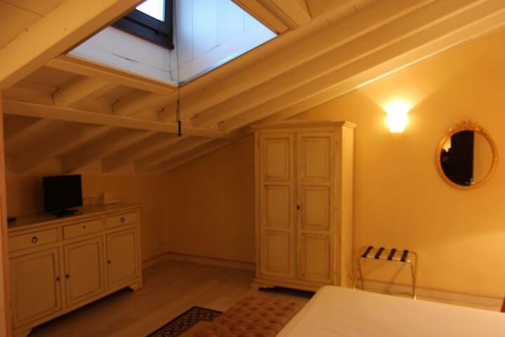 Room 11 of 175