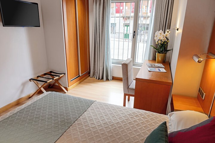 Room 10 of 83