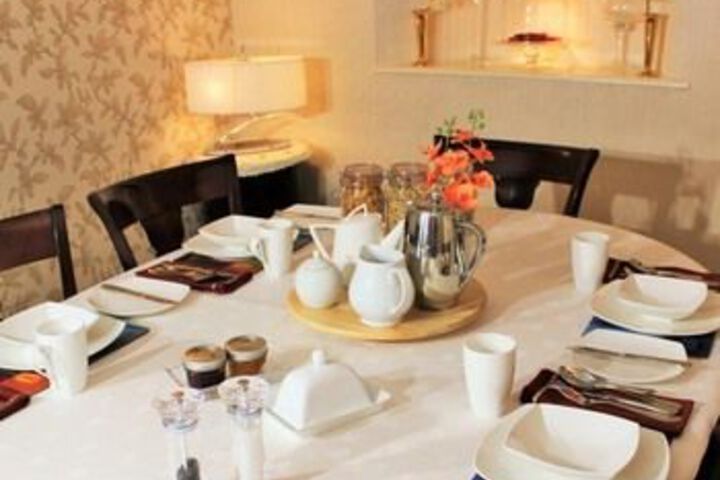 Dining 17 of 18