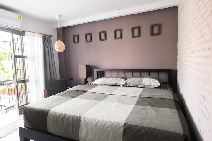 Room 14 of 102