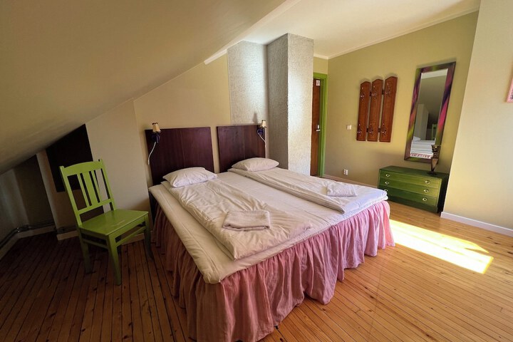 Room 14 of 30