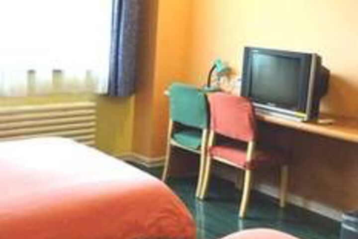 Room 23 of 32