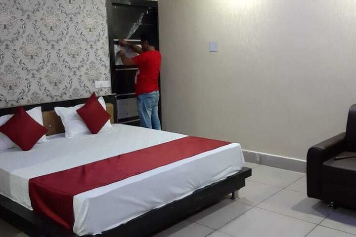 Room 9 of 43