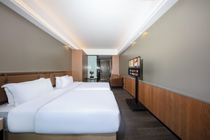 Room 18 of 42
