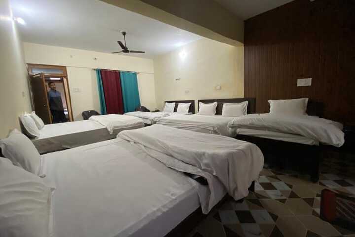Room 17 of 38