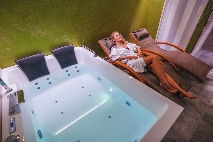 Spa 18 of 31