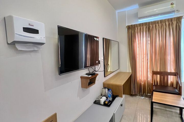 Room 12 of 37