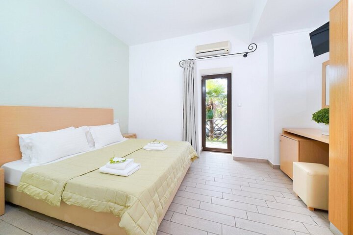 Room 2 of 47