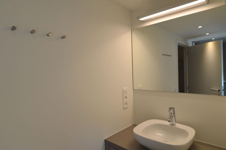 Room 13 of 22