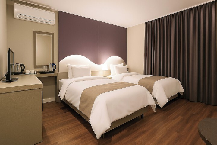 Room 47 of 85