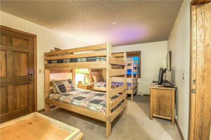 Room 10 of 30