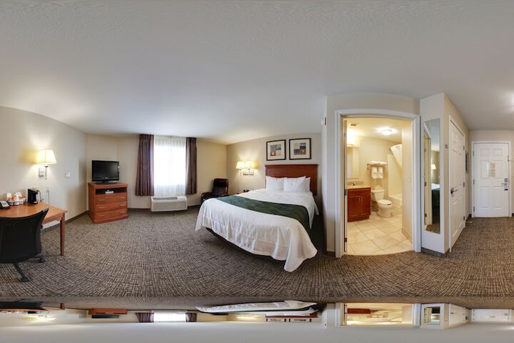 1 Queen Bed (13 of 13)