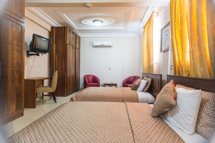 Room 10 of 31