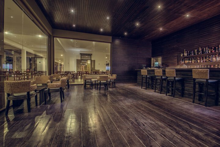 Lounge 42 of 58