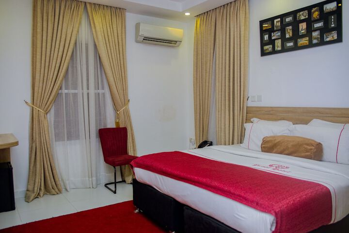 Room 6 of 89