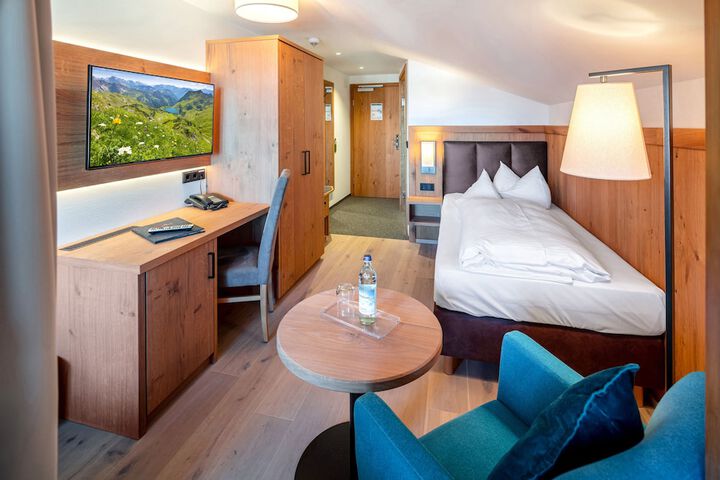 Room 4 of 32