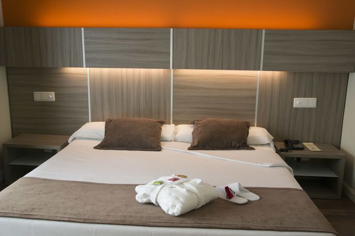 Room 2 of 34