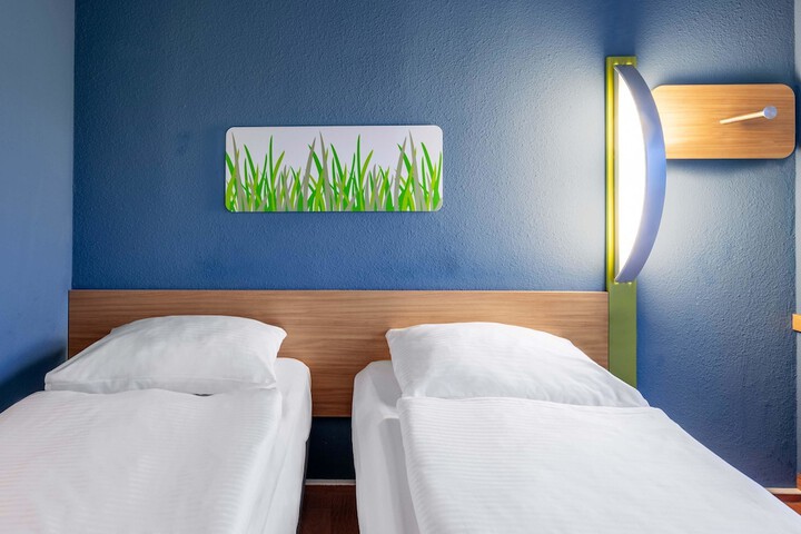 Room 8 of 27