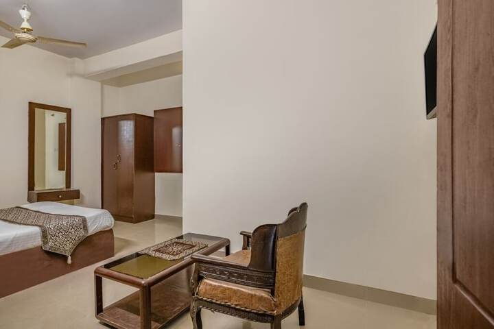 Room 13 of 22