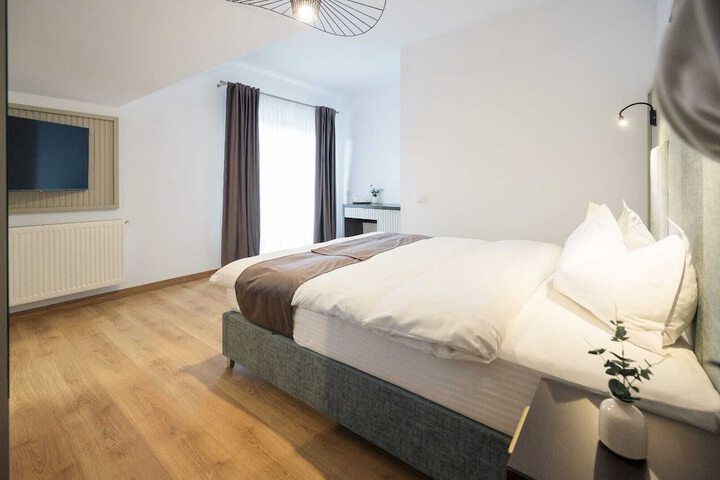 Room 3 of 35