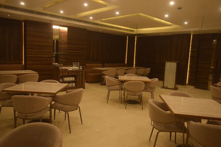 Dining 46 of 58