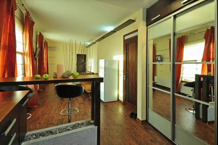 Room 9 of 15