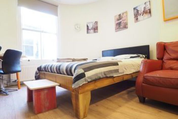 Room 80 of 96