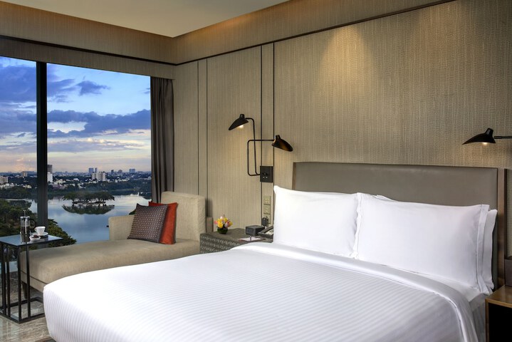 Room 7 of 86