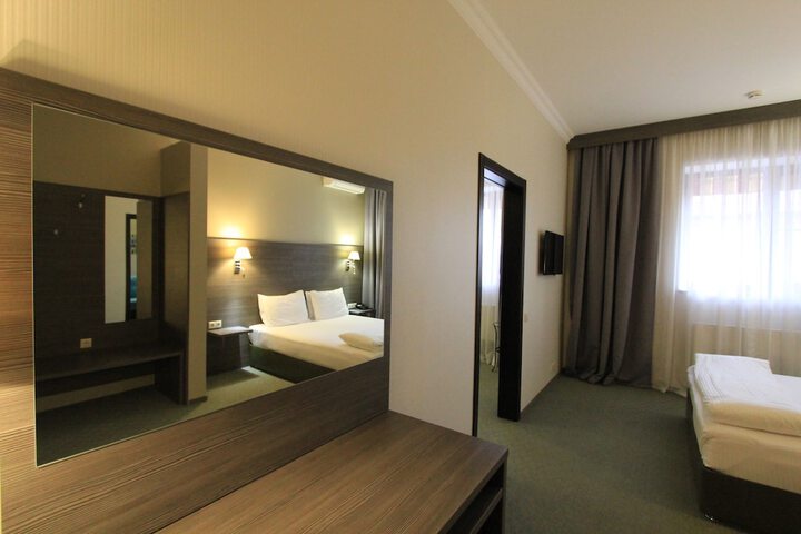 Room 22 of 42