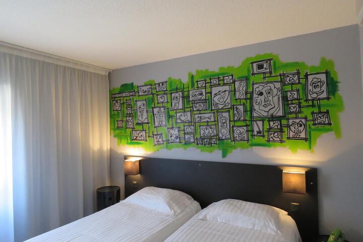 Room 27 of 51