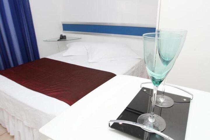Room 6 of 16