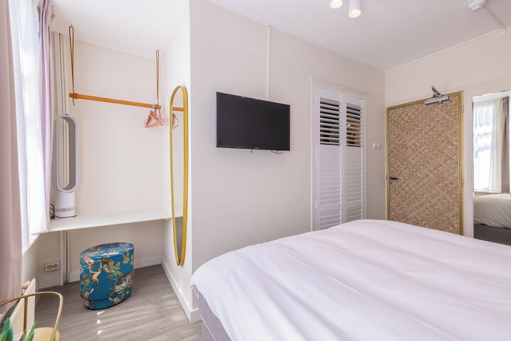 Room 4 of 19