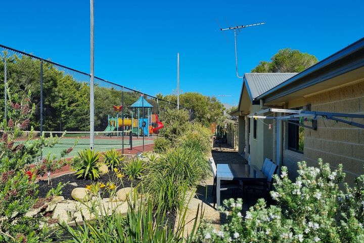 Hotel Exterior 107 of 121